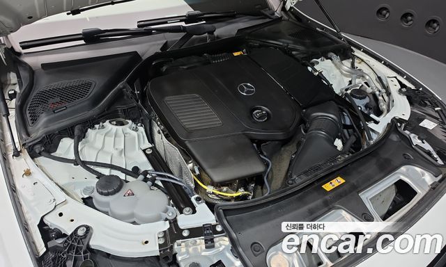 Mercedes-Benz E-Class 2025 — photo 6