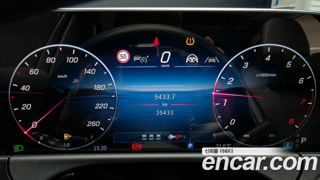 Mercedes-Benz E-Class 2025 — photo 11