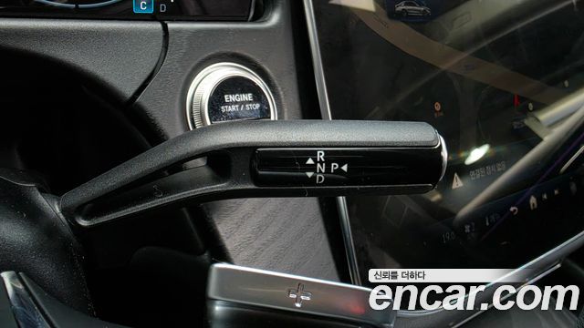 Mercedes-Benz E-Class 2025 — photo 12