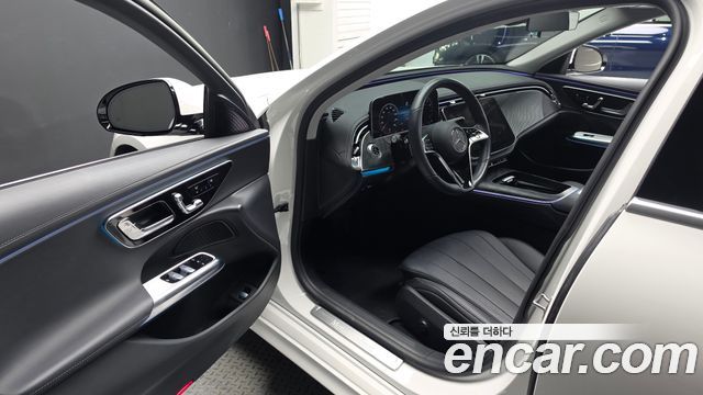 Mercedes-Benz E-Class 2025 — photo 13