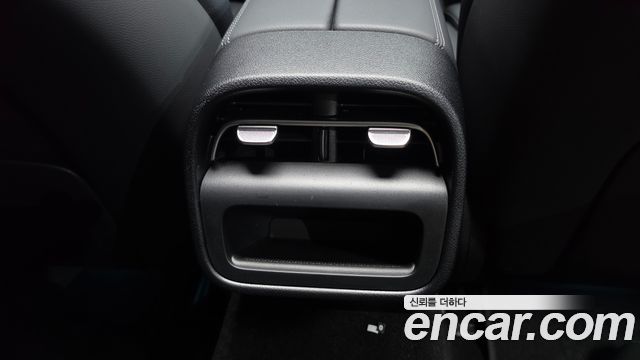 Mercedes-Benz E-Class 2025 — photo 17