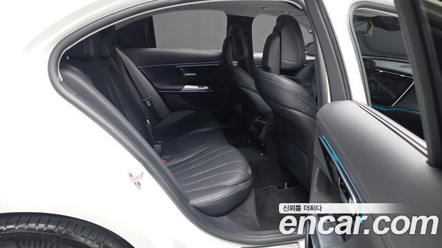 Mercedes-Benz E-Class 2025 — photo 18