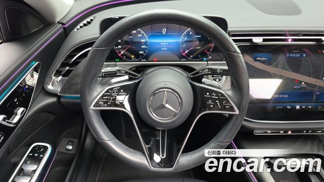 Mercedes-Benz E-Class 2025 — photo 20