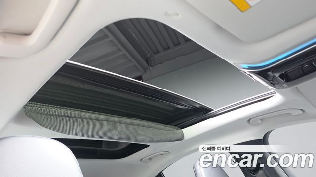 Mercedes-Benz E-Class 2025 — photo 23