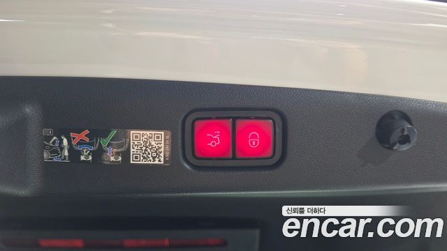 Mercedes-Benz E-Class 2025 — photo 24