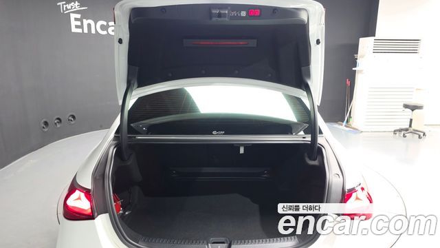 Mercedes-Benz E-Class 2025 — photo 25