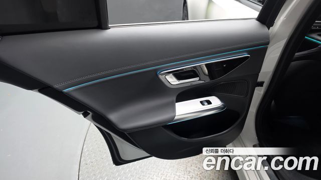 Mercedes-Benz E-Class 2025 — photo 15