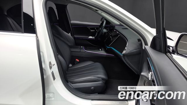 Mercedes-Benz E-Class 2025 — photo 16