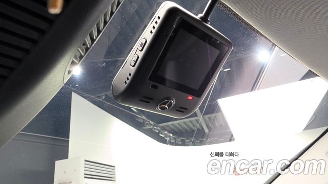 Mercedes-Benz E-Class 2025 — photo 28