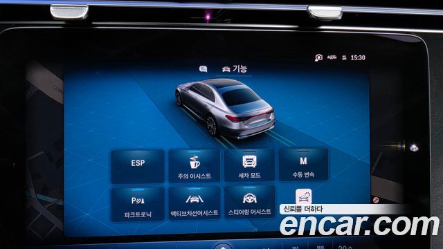 Mercedes-Benz E-Class 2025 — photo 30