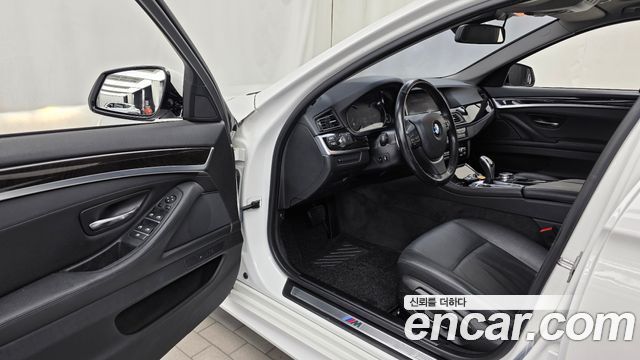 BMW 5-Series 2016 — photo 10
