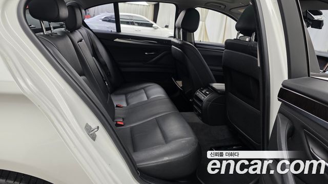 BMW 5-Series 2016 — photo 12