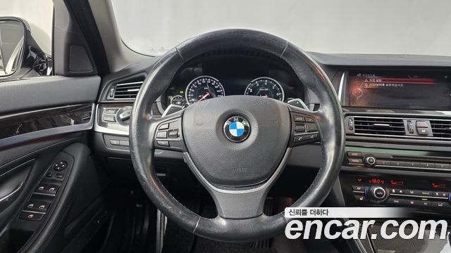BMW 5-Series 2016 — photo 13