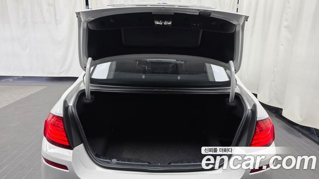 BMW 5-Series 2016 — photo 20