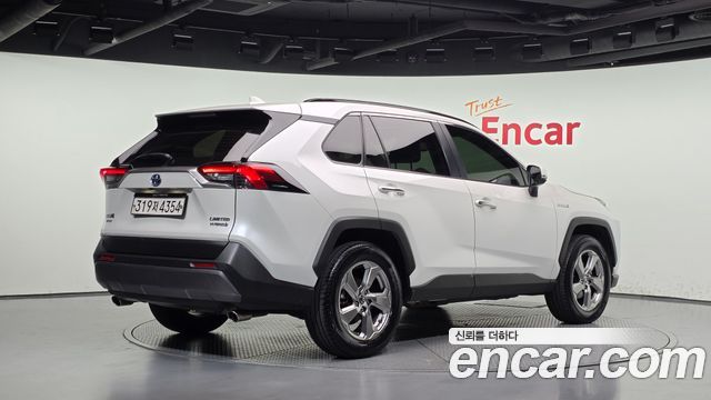 Toyota RAV4 2021 — photo 2