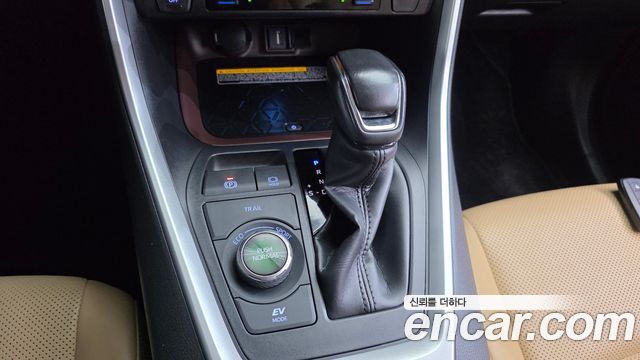 Toyota RAV4 2021 — photo 12