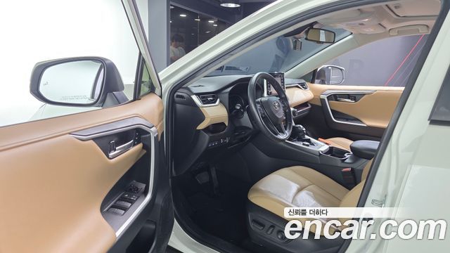 Toyota RAV4 2021 — photo 13