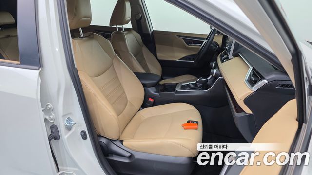 Toyota RAV4 2021 — photo 17