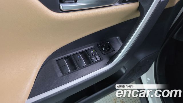 Toyota RAV4 2021 — photo 26