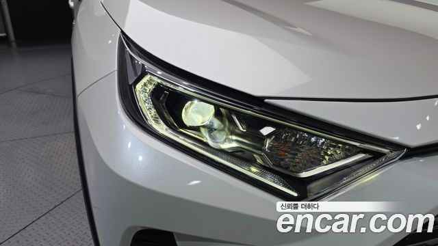 Toyota RAV4 2021 — photo 8