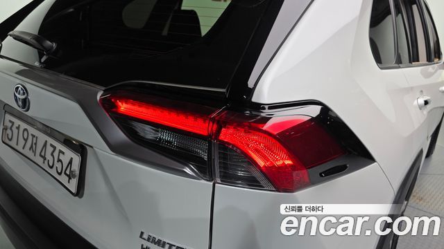 Toyota RAV4 2021 — photo 9