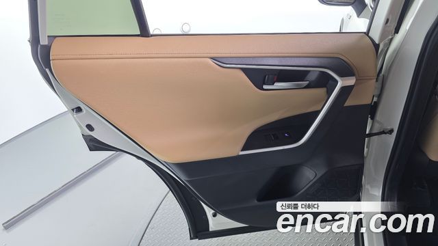 Toyota RAV4 2021 — photo 15