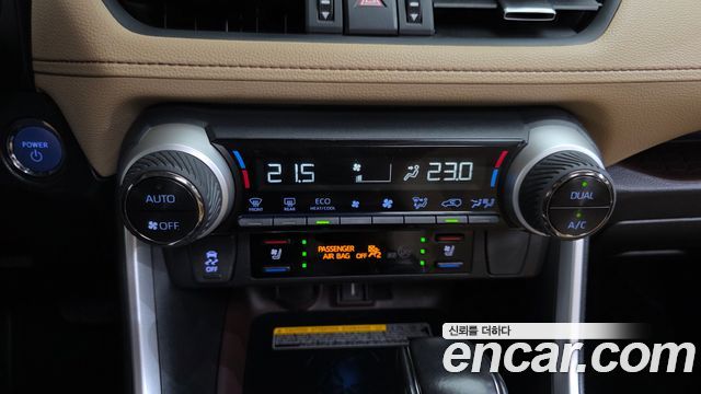 Toyota RAV4 2021 — photo 28