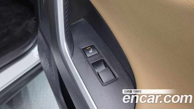 Toyota RAV4 2021 — photo 29