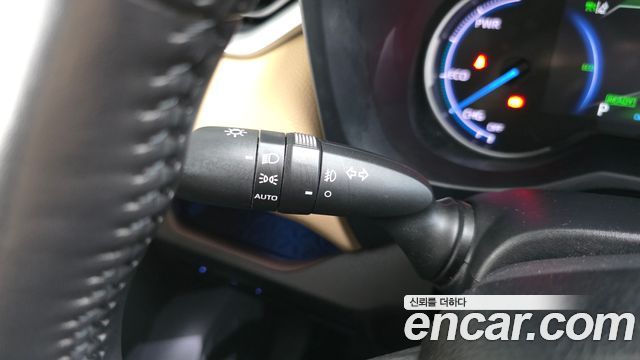 Toyota RAV4 2021 — photo 32