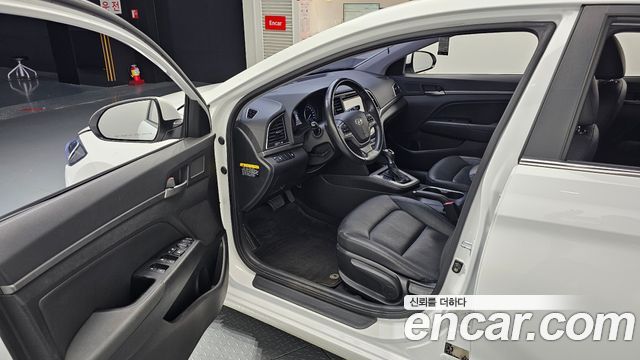 Hyundai AVANTE 2016 — photo 13