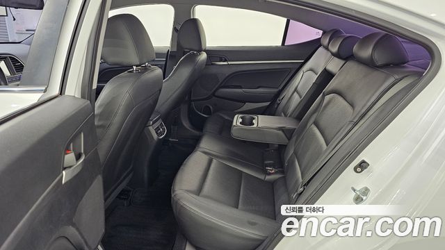 Hyundai AVANTE 2016 — photo 18