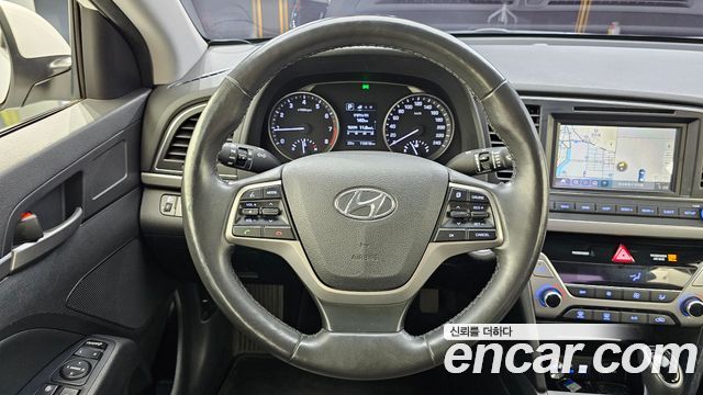 Hyundai AVANTE 2016 — photo 19