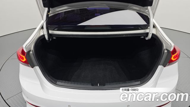 Hyundai AVANTE 2016 — photo 26