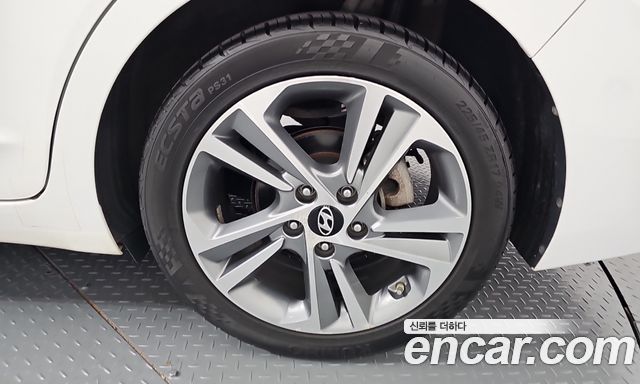Hyundai AVANTE 2016 — photo 7
