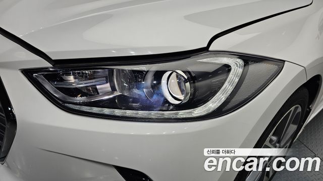 Hyundai AVANTE 2016 — photo 8