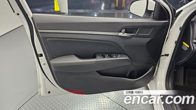 Hyundai AVANTE 2016 — photo 14