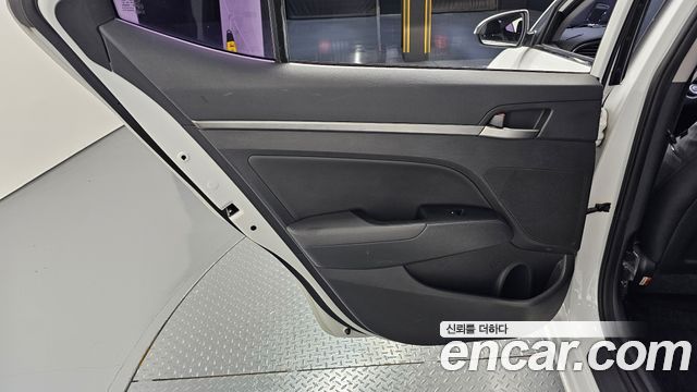 Hyundai AVANTE 2016 — photo 15