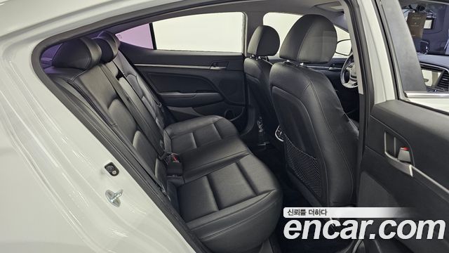 Hyundai AVANTE 2016 — photo 16
