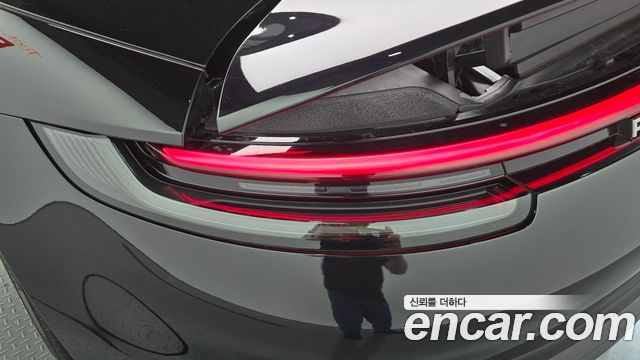 Porsche 911 2023 — photo 9