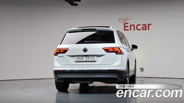 Volkswagen Tiguan 2018 — photo 4