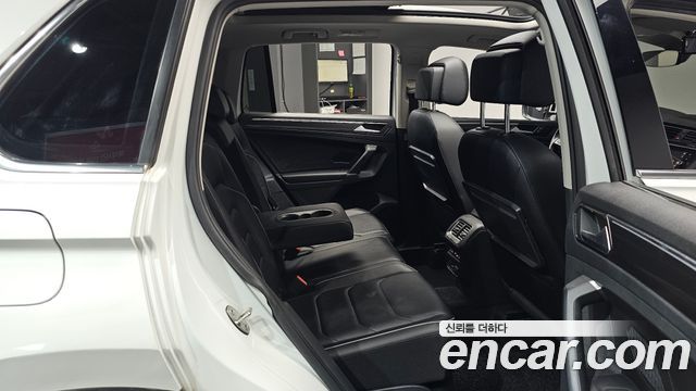 Volkswagen Tiguan 2018 — photo 11