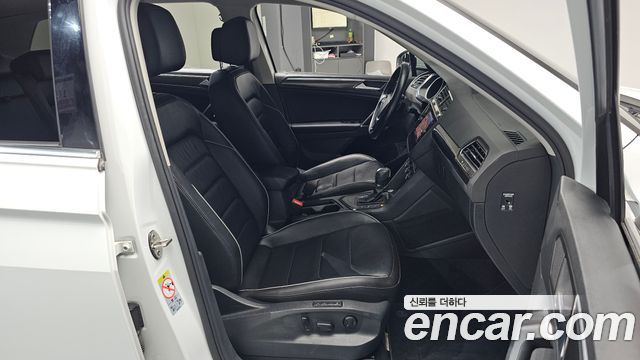 Volkswagen Tiguan 2018 — photo 12