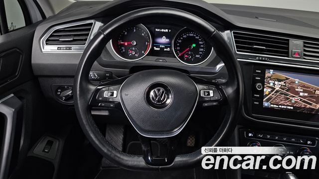 Volkswagen Tiguan 2018 — photo 13