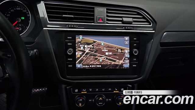Volkswagen Tiguan 2018 — photo 14