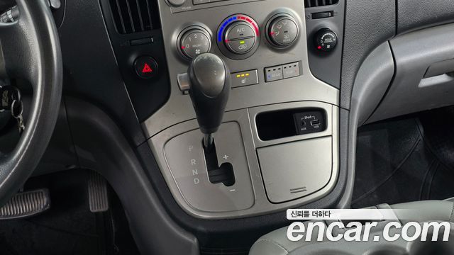 Hyundai Starex 2012 — photo 9