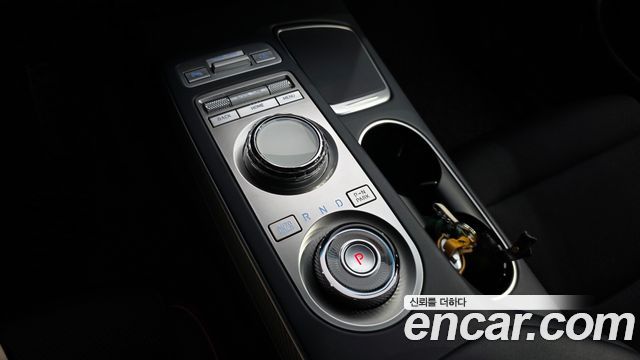 Genesis GV70 2022 — photo 12