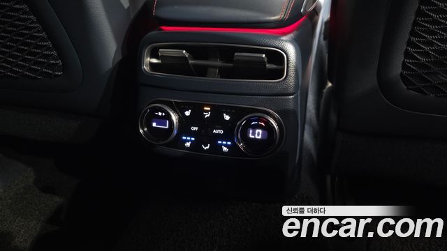 Genesis GV70 2022 — photo 24