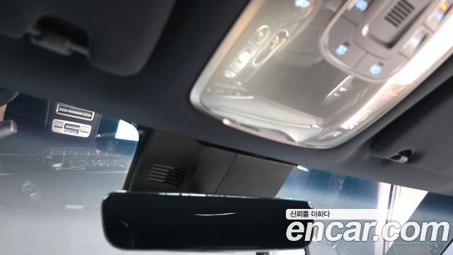 Genesis GV70 2022 — photo 25