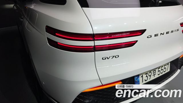 Genesis GV70 2022 — photo 9