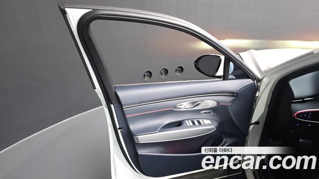 Genesis GV70 2022 — photo 14